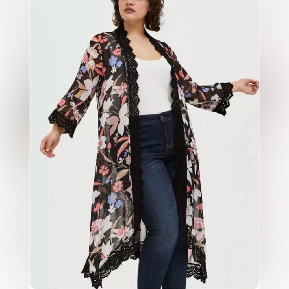 Torrid Kimono Robe Tunic with Black Crochet Trim in Black Multi Floral Size 1/2
